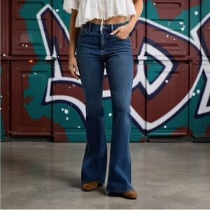 NWT American Eagle Super High Rise Flare Jean in Darkest Dazzler 8